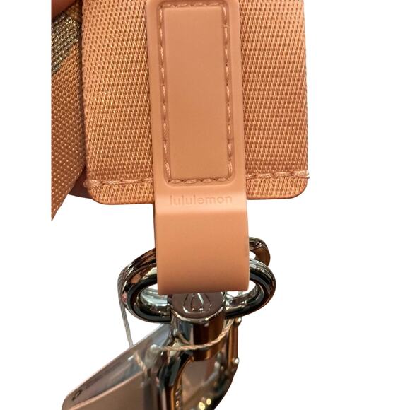 Lululemon Never Lost Keychain U9BGQS in PIMI/SLVR Pink Mist Metallic Silver NWT - Picture 3 of 7